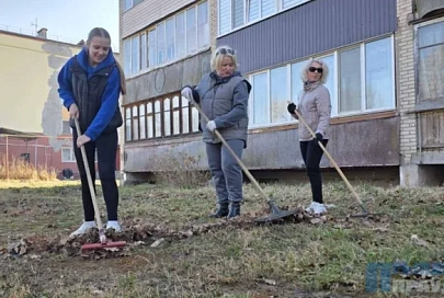 Областной субботник преобразил дворы в центре Наровли